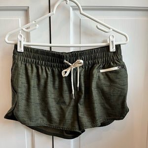 Women’s Vuori Clementine Shorts, size medium, oregano slub color